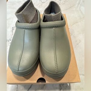 Stylish UGG Tasman X Clog with removable sock size 9 NWB
